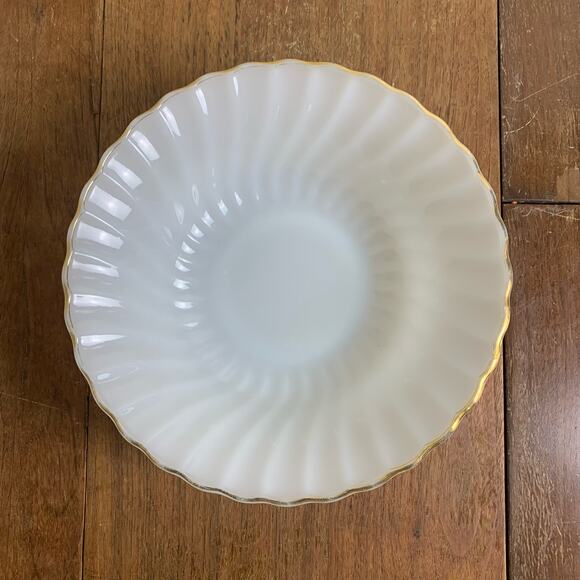 Anchor Hocking Vintage 50’s White Milk Glass Swirl Gold Trim Round Serving Bowl - Picture 6 of 8